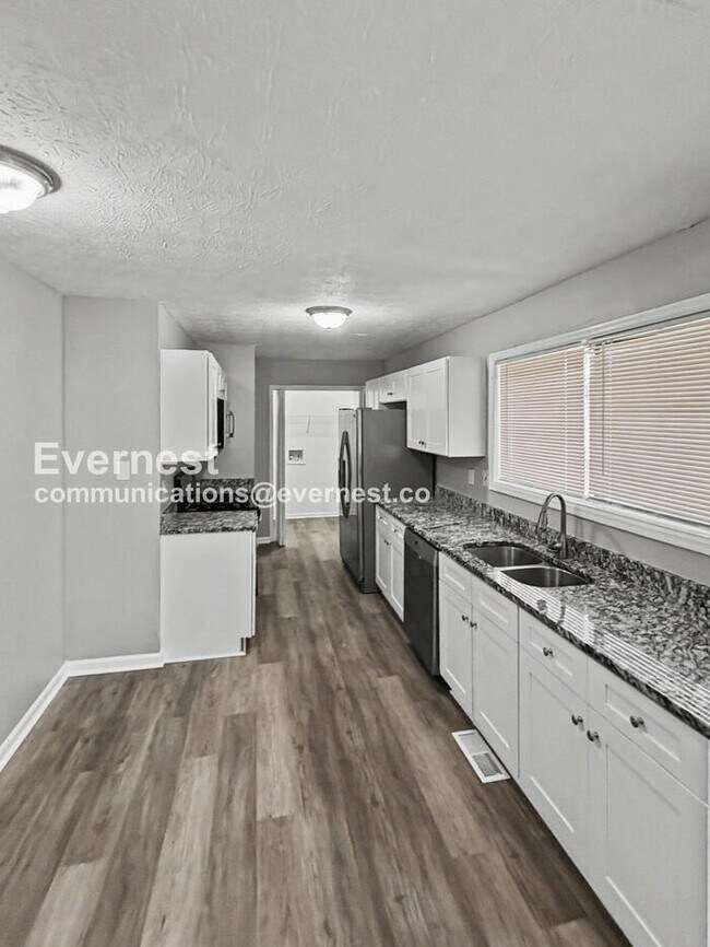 Building Photo - 800 Cedar Lake Dr SE