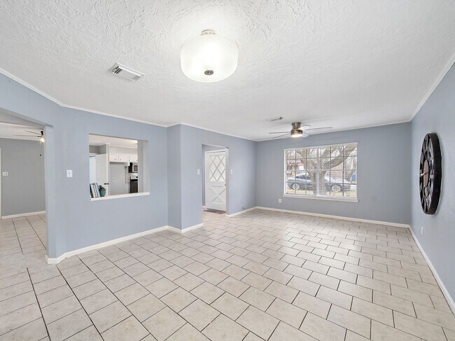 Building Photo - 712 Damon St