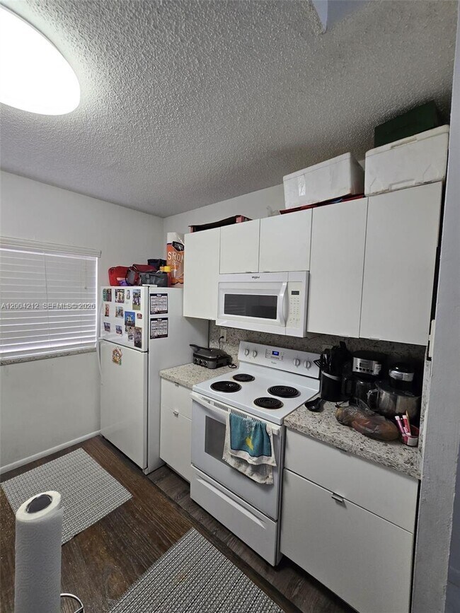 Foto del edificio - 6370 W 27th Ct