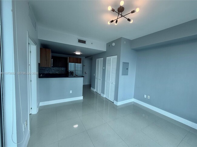 Foto del edificio - 300 S Biscayne Blvd