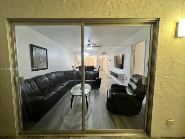 Building Photo - 1208 Bahama Bend