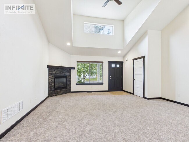 Foto del edificio - Single-Level 4BR with 3-Car Garage & Fence...