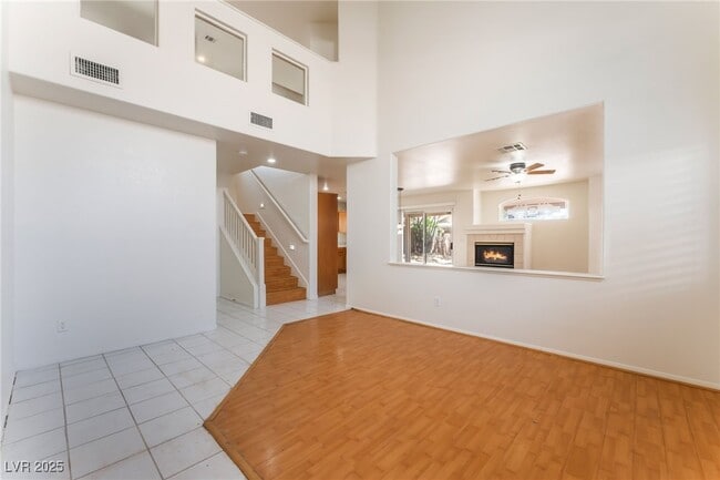 Building Photo - 10412 Shadowland Ave