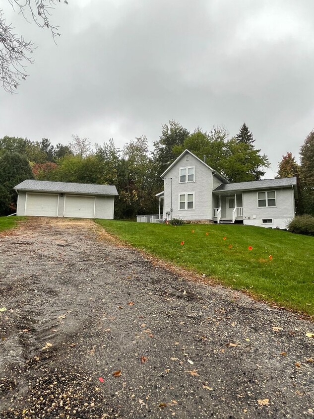 Primary Photo - 3 Bed 1.5 Bath House in Wisconsin Dells, WI