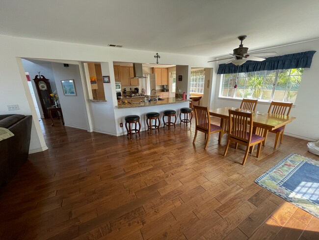 Building Photo - 3626 Seaview Way