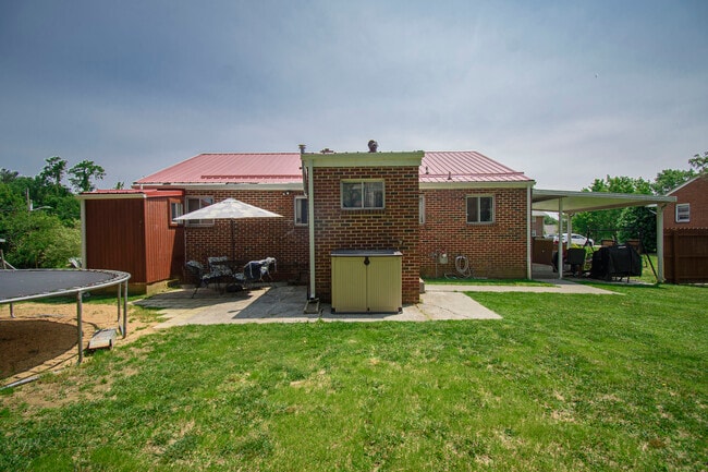 Building Photo - 206 Broce Dr