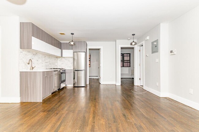 Building Photo - 207 Schaefer St