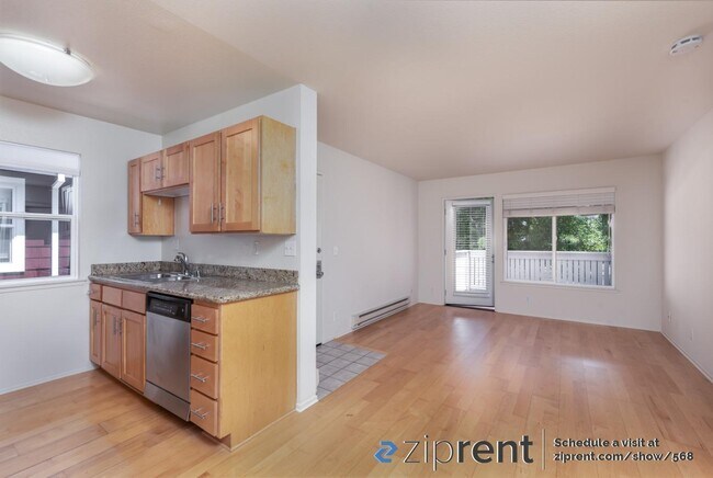 Building Photo - 174 Bayside Ct