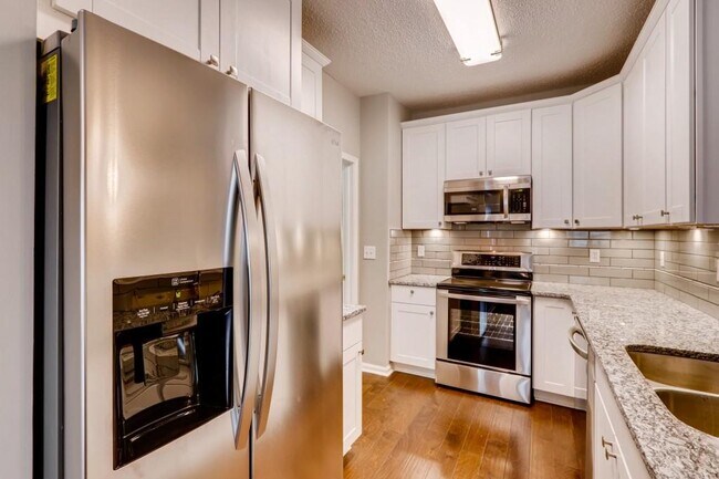 Foto del edificio - 302 Spring Heights Ln