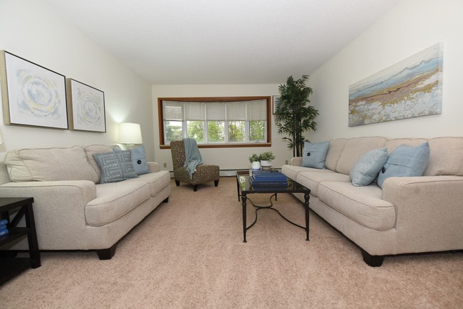 Livingroom 2 Bed 2 Ba - Applewoods Apartments