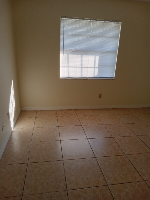 Building Photo - 761 Maderia Ct