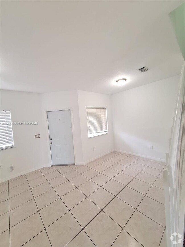 Building Photo - 1654 SE 31st Ct