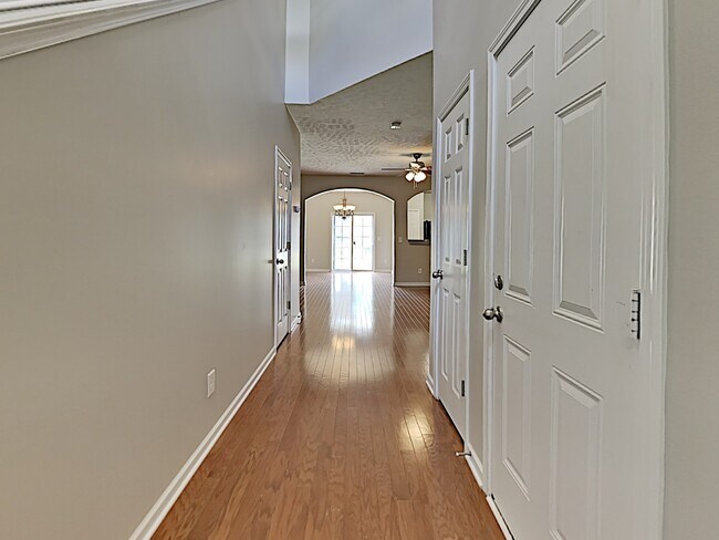 Foto del edificio - 1052 Ashmore Dr