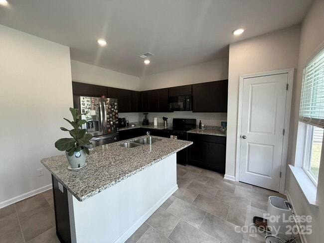 Building Photo - 6135 Moonview Ct