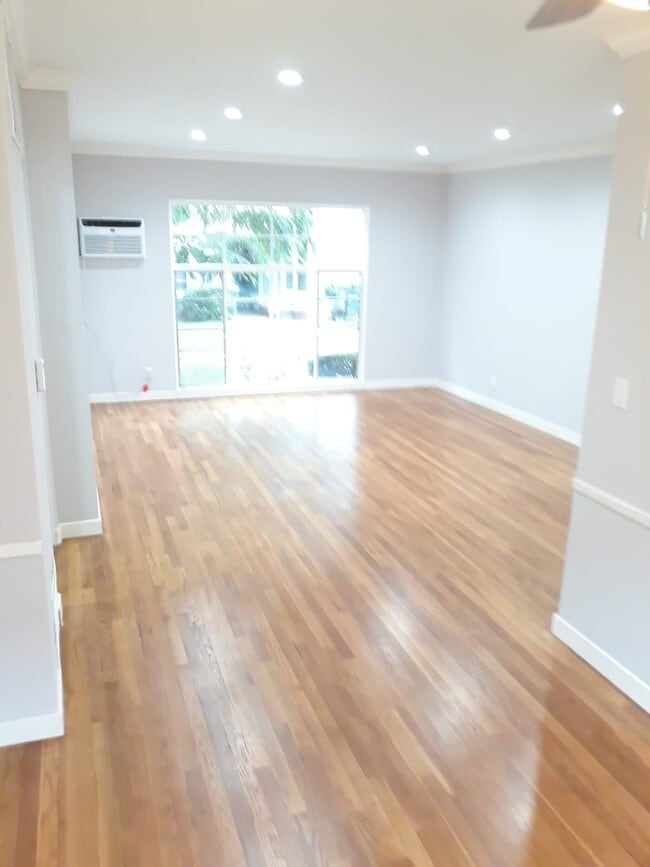 Building Photo - 5515 Whitsett Ave