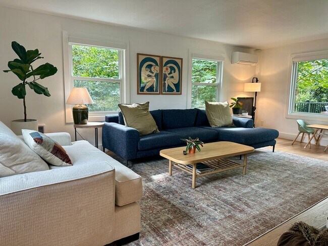 Building Photo - Gorgeous Blue Ridge Home Available for Rent