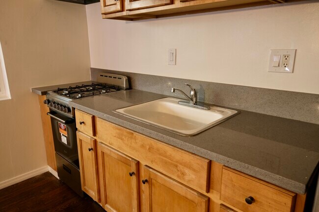 kitchen countertop - 6110 Hillandale Dr
