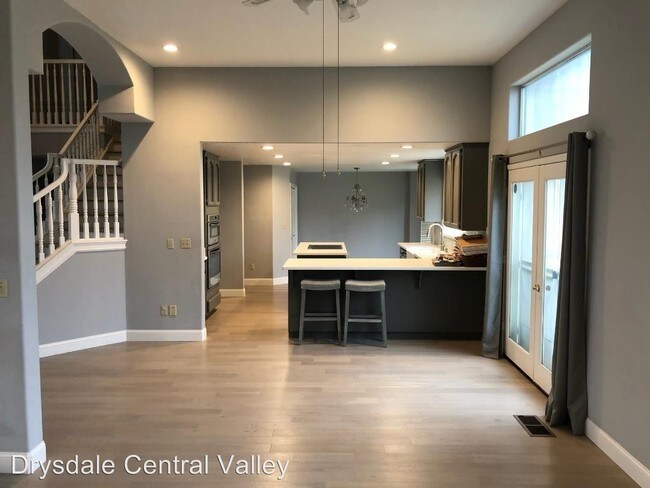 Foto del edificio - 4 br, 3 bath House - 2241 N. Daubenberger Rd.