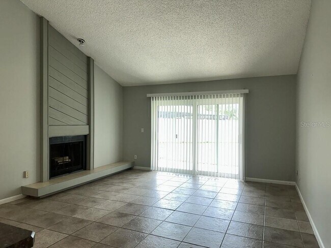 Foto del edificio - 16413 Bonneville Dr