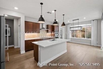 Foto del edificio - 285 Bear Creek Dr