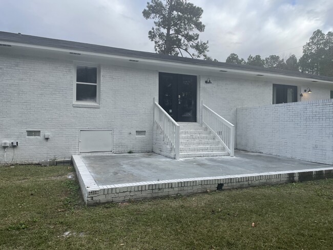 Building Photo - 994 Hampton Dr