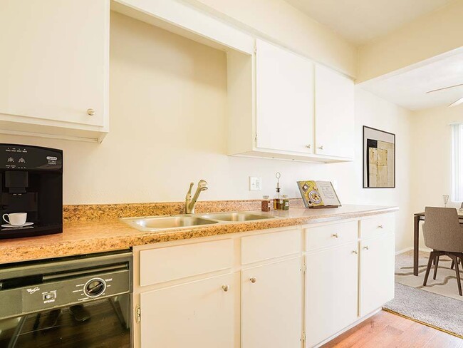 Kitchen with Natural Light - Georgetowne