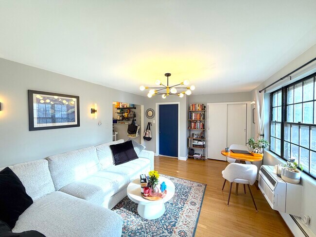 Foto del edificio - 1011 Montgomery Ave