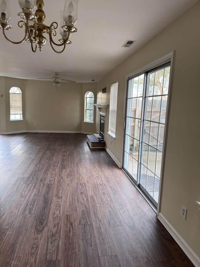 Foto del edificio - 2 Br 2 Bath