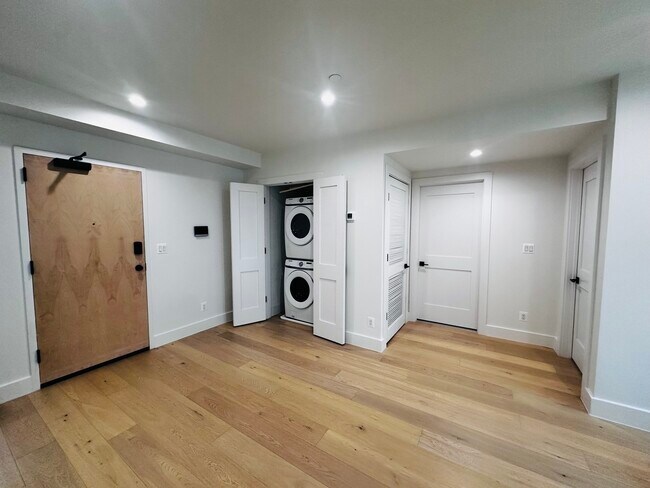 Building Photo - 1658 K St NE