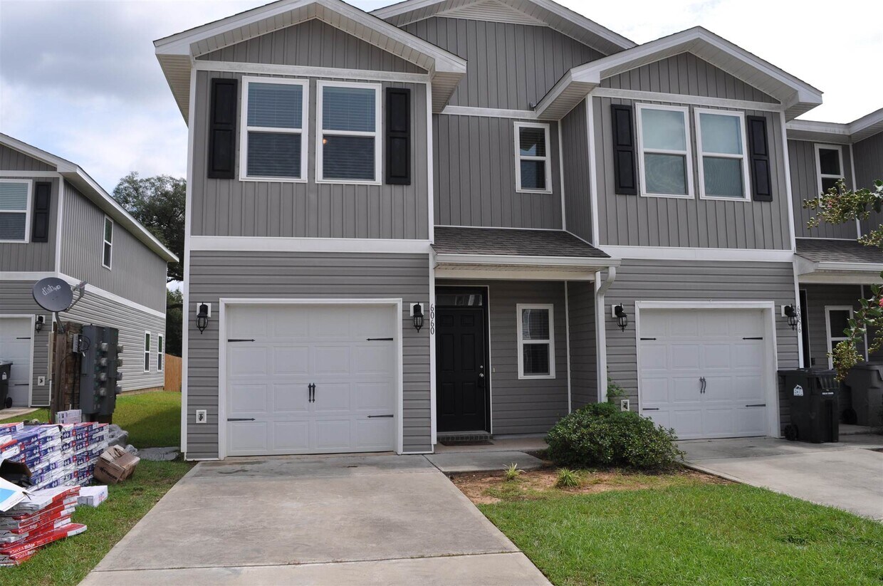 Foto principal - 6060 Royal Port Ct