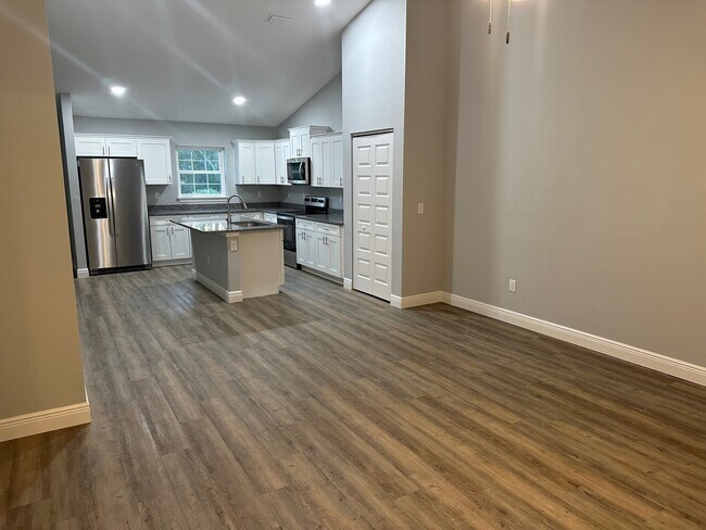 Building Photo - 9177 N Travis Dr