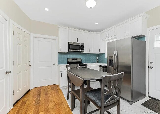 Foto del edificio - 5631 Post Rd