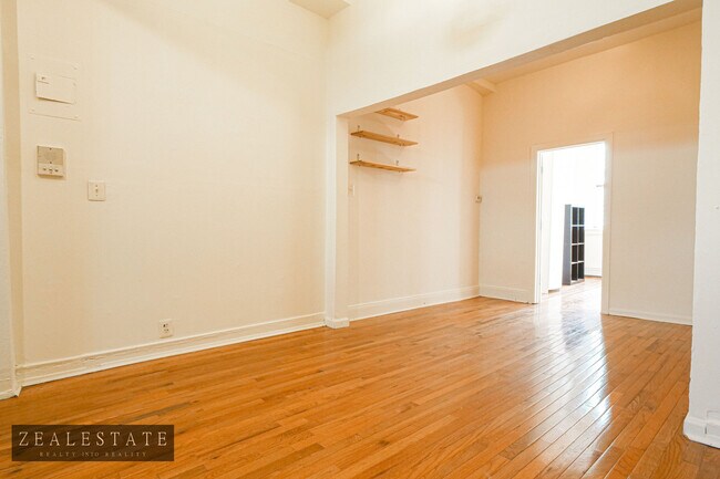 Building Photo - 650 6th Ave