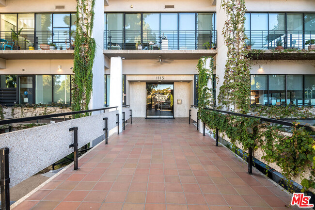 Building Photo - 1115 Sunset Blvd