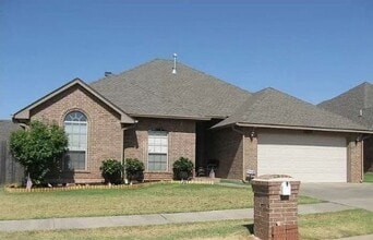 Building Photo - 17037 Woodvine Dr