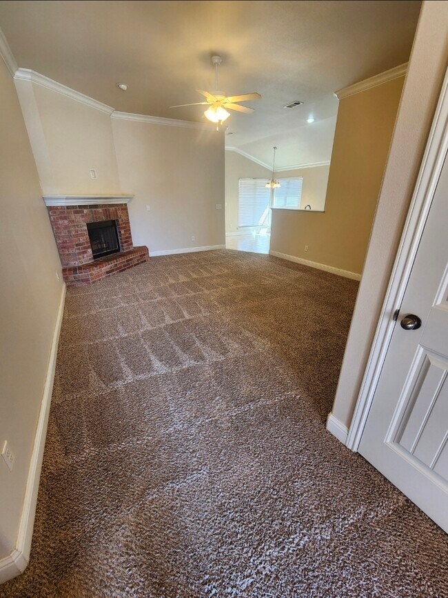 Foto del edificio - 3 bed 2 bath 2 car garage in Lone Star Trails!