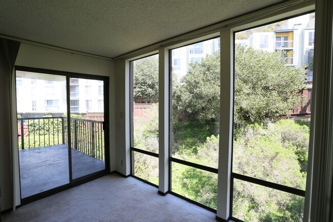 Foto del edificio - 102 Locksley Ave