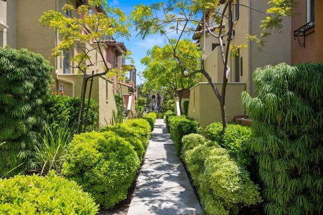 Foto del edificio - Upgraded Mission Valley 2 Bed 2.5 Bath at the Terraces of Escala! Small Pet OK!