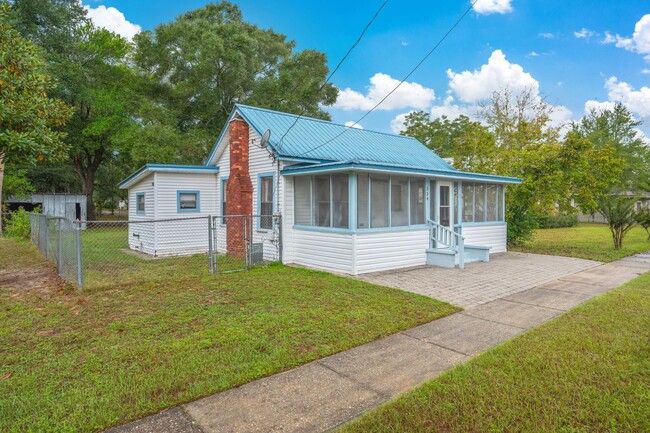 Building Photo - 346 Crescent Dr