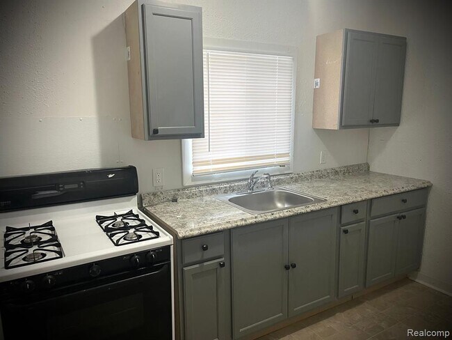Building Photo - 14870 Tracey St