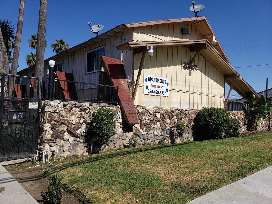Primary Photo - 15345 Woodruff Pl