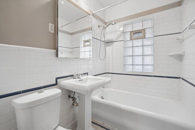 Foto del edificio - 2607 N 49th St