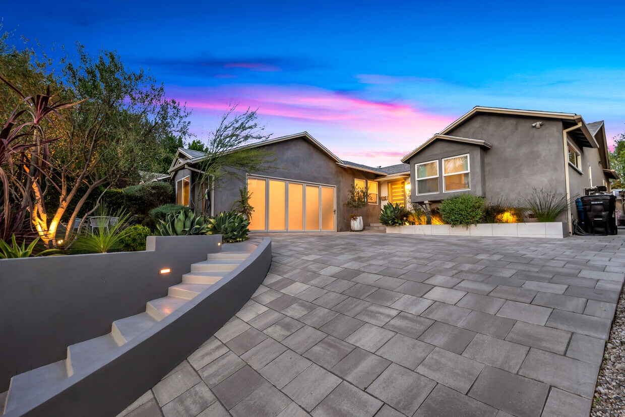 Foto principal - 4716 Tyrone Ave