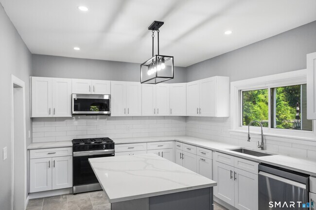 Building Photo - 275 Riverview Ave