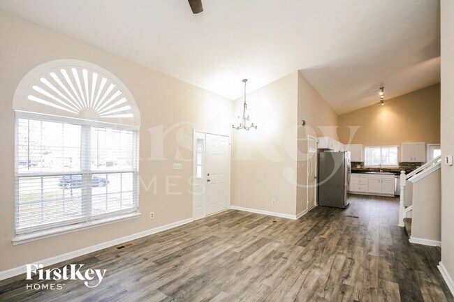 Foto del edificio - 361 Wildrose Ln