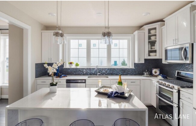 Building Photo - 624 Totten Pl NE