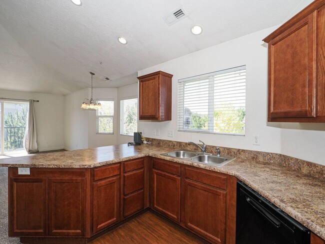 Foto del edificio - 3 Bedroom, 2 Bathroom Condo