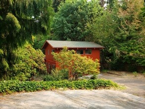 Building Photo - 5916 NW Bernie Dr