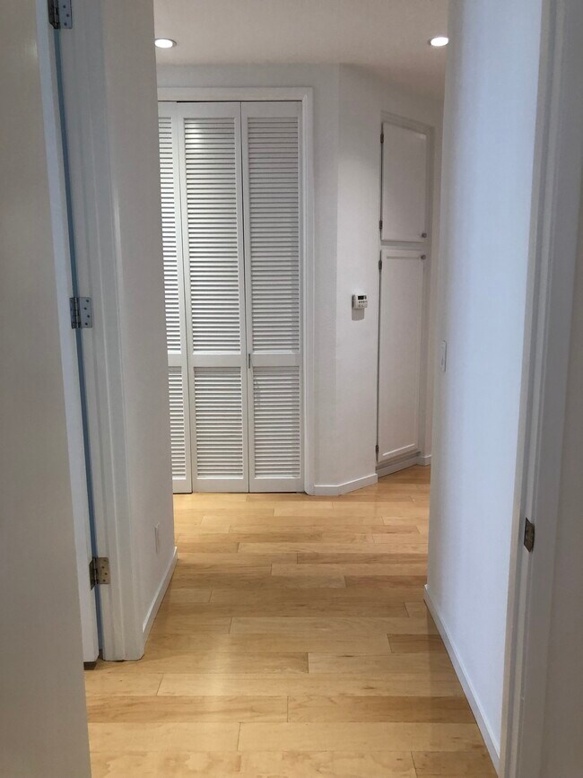 Building Photo - 11808 Dorothy St