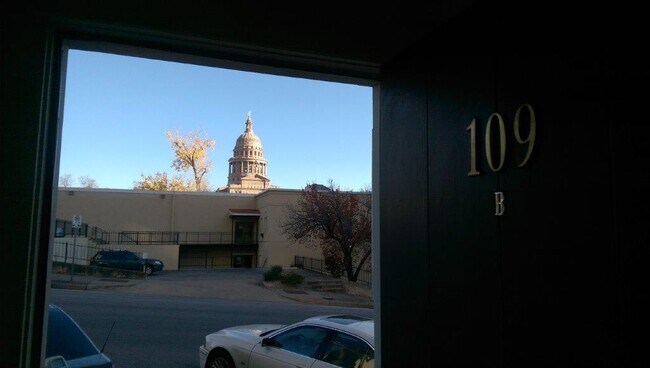 Foto del edificio - 109 W 10th St